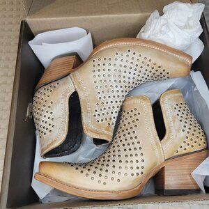 Ariat Dixon Studs bootie Sz 10
